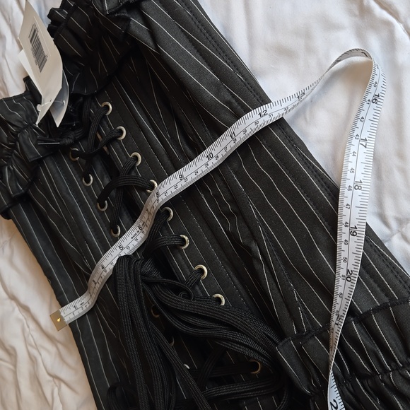 Black pinstripe underbust corset with ruffles BNWT - Picture 8 of 11